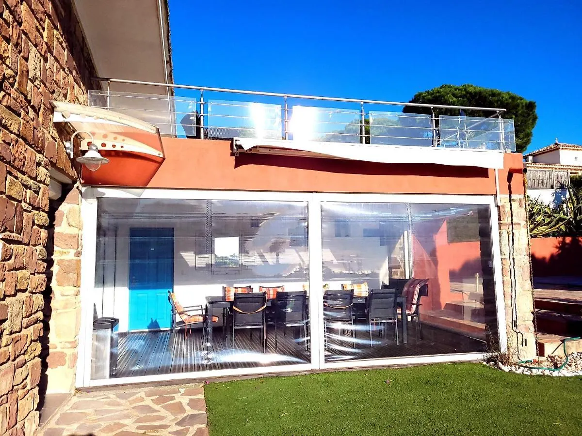 Villa Palm' Issambres 6-8 personnes avec piscine et jardin privés La Garonnette-Plage 0*,  France